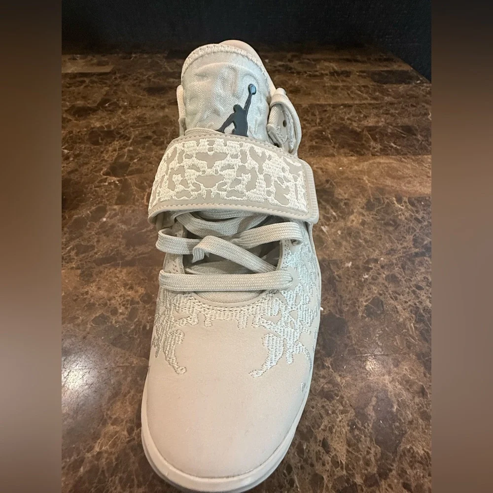 Nike. Air Jordan Zion 3 M.U.D. SE 'Light Bone'. Size 6.5.